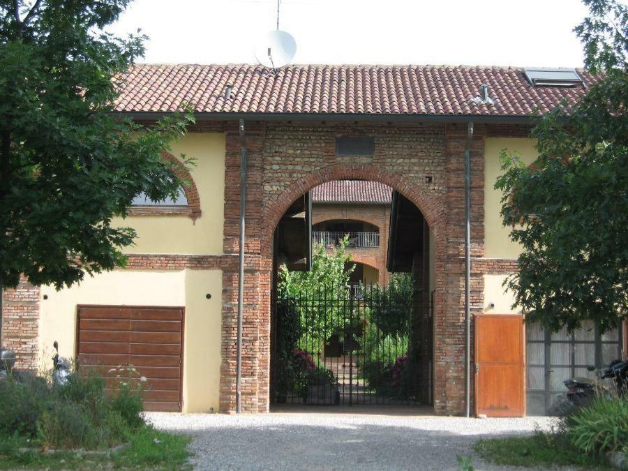 Cascina Radice Bed and Breakfast Arluno Exteriör bild
