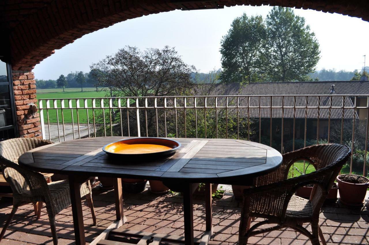Cascina Radice Bed and Breakfast Arluno Exteriör bild